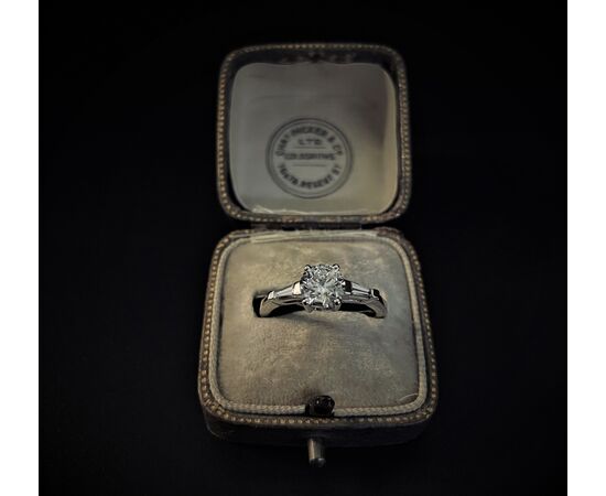 Anello  solitario  in  Platino  con  Diamante  Colore  " E "   1  ct.  con  certificato   G.I.A.