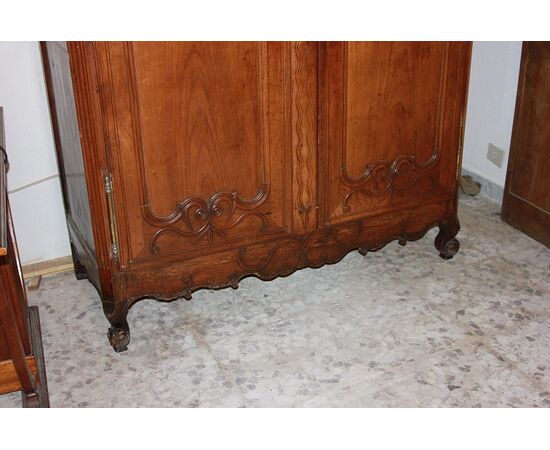 Armadio francese stile Provenzale in legno di ciliegio di fine 1700