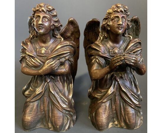 PAIR OF GENUFLIED ANGELS IN BRONZE - XIX CENTURY     