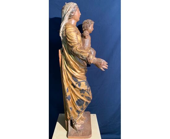 GRANDE SCULTURA LIGNEA POLICROMA “MADONNA COL BAMBINO” - XVI SECOLO  