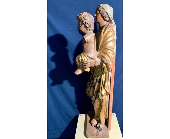 GRANDE SCULTURA LIGNEA POLICROMA “MADONNA COL BAMBINO” - XVI SECOLO  