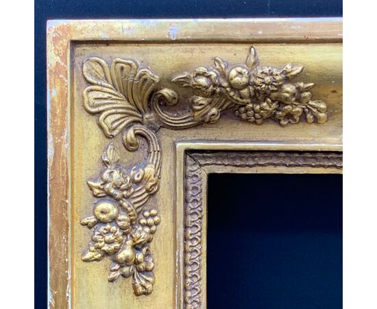 EMPIRE FRAME IN GOLDEN WOOD - 19th CENTURY.     