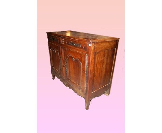 Credenza provenzale a due porte del 1800 in legno di ciliegio con intagli 