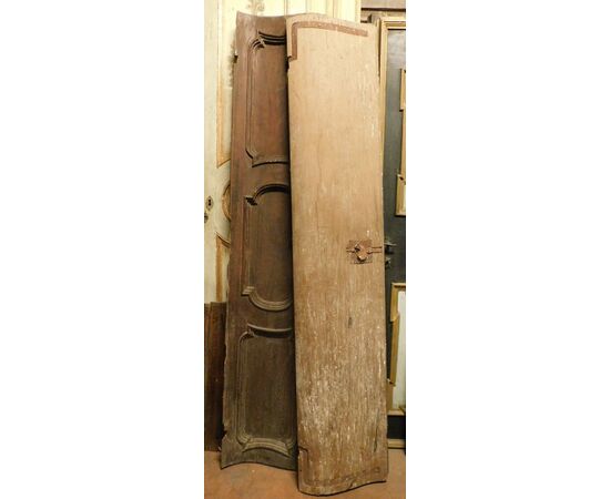 PTI745 - Particolare porta in legno di noce, mossa, misure cm L 80 x H 205 