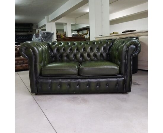 Divano chesterfield club 2 posti inglese originale vintage in pelle verde 