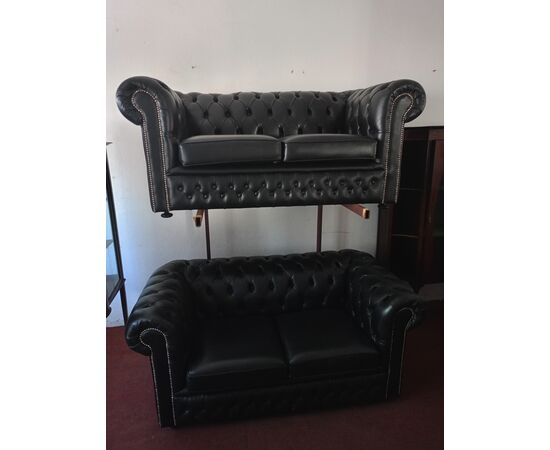 Coppia divani Chesterfield in pelle nera 