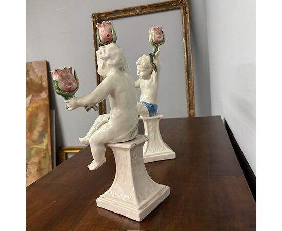 Antica coppia di putti a candelabri Angelo Minghetti Bologna. Fine 800 su piedistallo firmati. H 37 