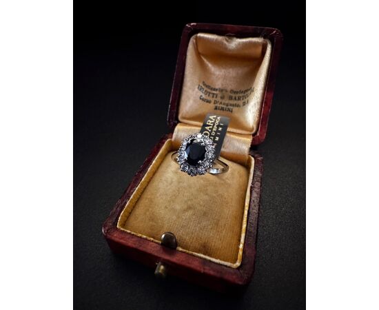 Anello  con  Zaffiro  e  Diamanti  