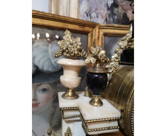 Louis XVI clock with porch in white and black marble and gilded bronze     