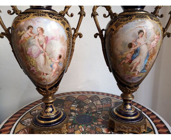 Coppia di Vasi in porcellana di Sevres