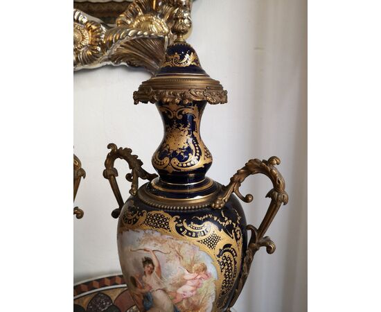 Coppia di Vasi in porcellana di Sevres
