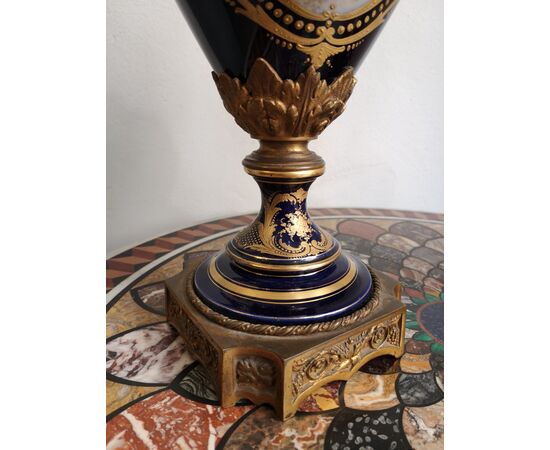 Coppia di Vasi in porcellana di Sevres