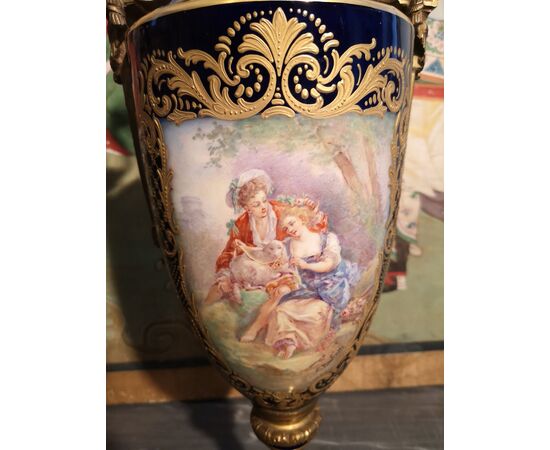 Coppia di Vasi in porcellana di Sevres