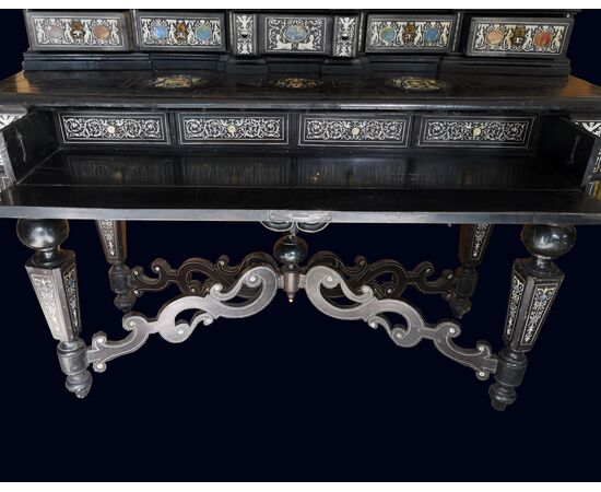 Importante stipo monetiere intarsiato in lapis, pietre dure e scagliola