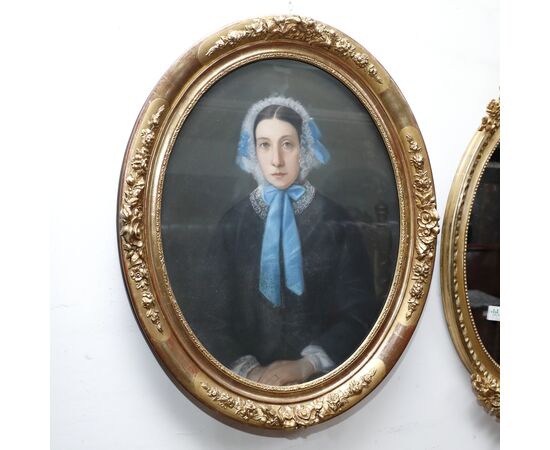 Pair of characters with gilded wooden frame with carved flowers     