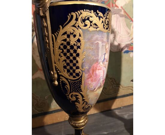 Coppia di Vasi in porcellana di Sevres