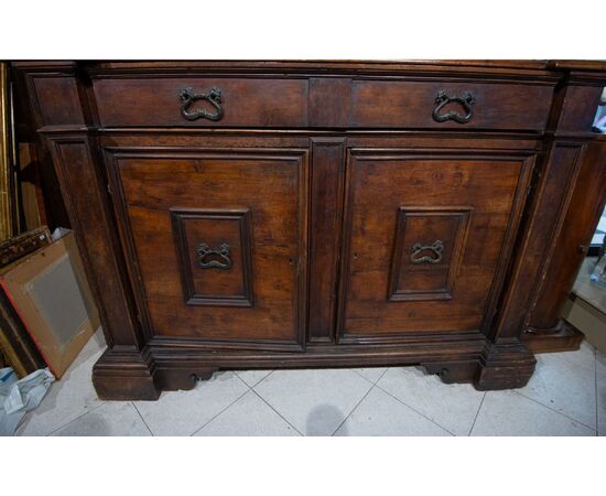 Credenza del '600 in noce  - restauri