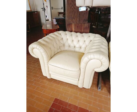 Salotto Chesterfield  colore bianco latte