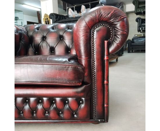 Poltrona chesterfield club vintage inglese originale in pelle bordeaux 