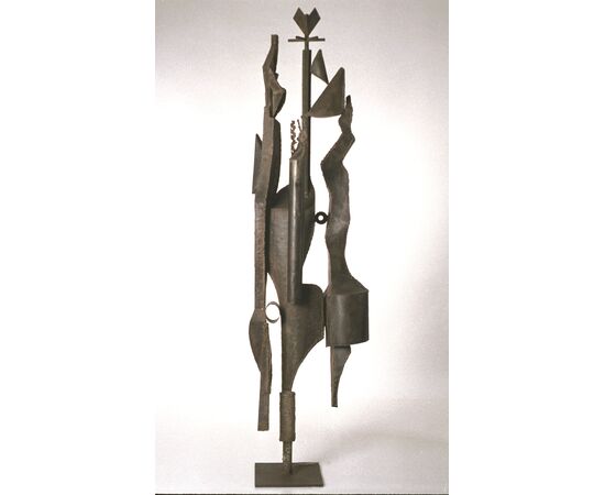 RARISSIMA SCULTURA  FIRMATA: A. SAURA 1968 (1930 – 1998)   Larghezza 35 cm - Profondità	35 cm - Altezza 200 cm