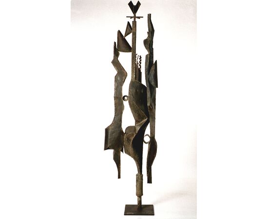 RARISSIMA SCULTURA  FIRMATA: A. SAURA 1968 (1930 – 1998)   Larghezza 35 cm - Profondità	35 cm - Altezza 200 cm