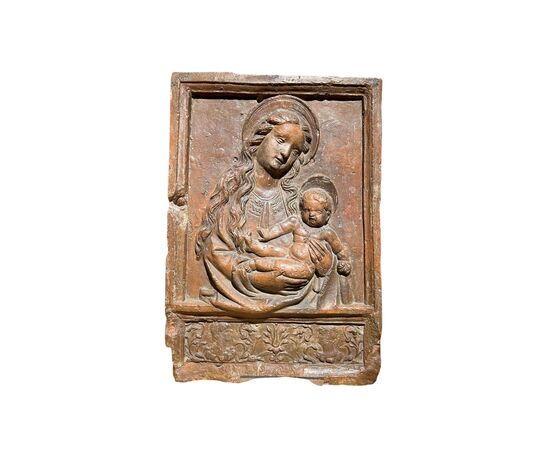 Bassorilievo in terracotta raffigurante Madonna con Bambino