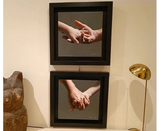 Arte contemporanea Olio su tela” Hold me ” di Filippo Manfroni al confine con l’iperrealismo