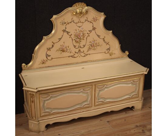 Venetian chest in lacquered and painted wood