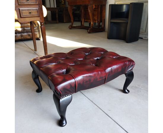 Poggiapiedi o pouf chesterfield vintage inglese originale in pelle bordeaux 