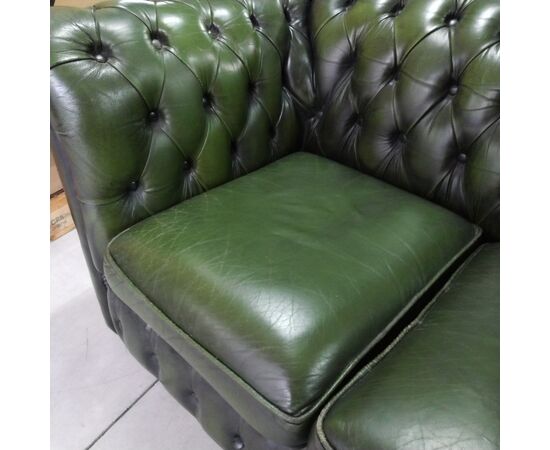 Divano chesterfield club 2 posti inglese originale vintage in pelle verde 