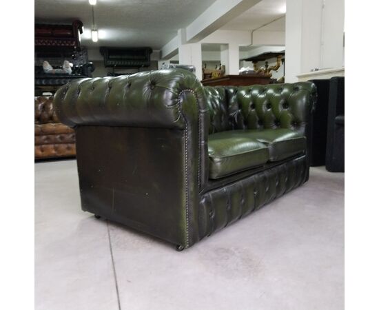 Divano chesterfield club 2 posti inglese originale vintage in pelle verde 