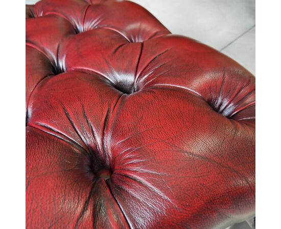 Poggiapiedi o pouf chesterfield vintage inglese originale in pelle bordeaux 