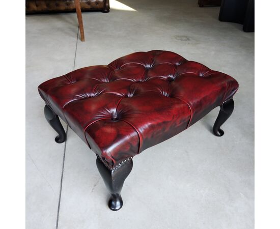 Poggiapiedi o pouf chesterfield vintage inglese originale in pelle bordeaux 