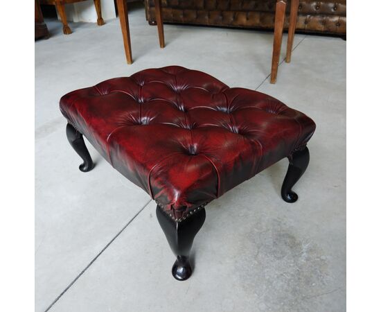 Poggiapiedi o pouf chesterfield vintage inglese originale in pelle bordeaux 