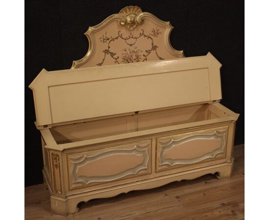 Venetian chest in lacquered and painted wood