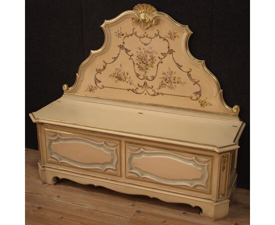 Venetian chest in lacquered and painted wood