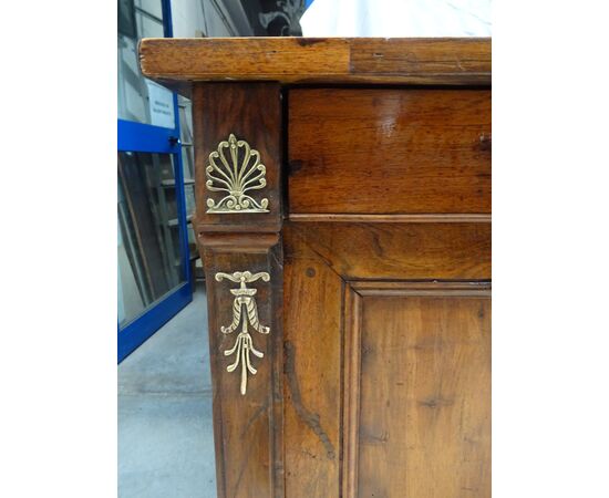 Credenza Impero in noce massello a 4 porte con bronzi 1820 Francia