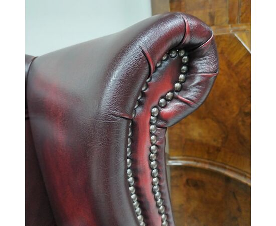 Poltrona chesterfield Queen Anne nuova inglese originale in pelle bordeaux 