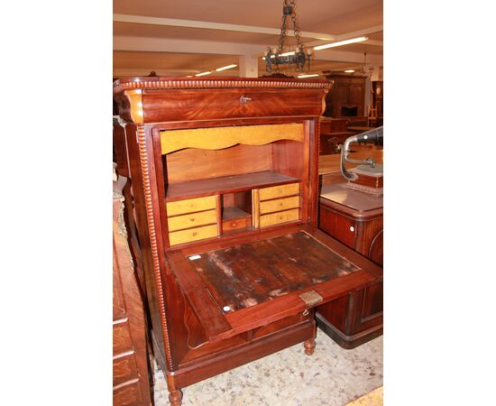 Secretaire Nord Europa Stile Biedermeier della seconda metà del 1800 in legno di mogano