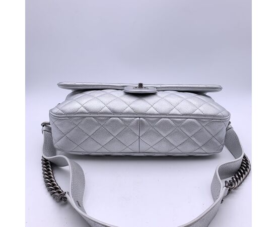 CHANEL Borsa a Tracolla in Pelle Col. Argento Easy Flap M