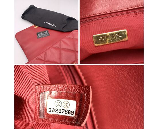 CHANEL Borsa a Tracolla in Pelle Col. Rosso Chanel 19 L