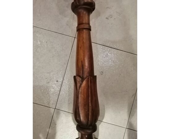 Coppia di candelieri fine '700 in legno intagliato