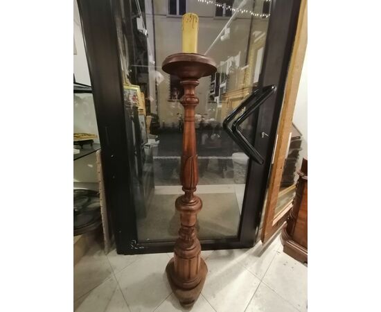 Coppia di candelieri fine '700 in legno intagliato