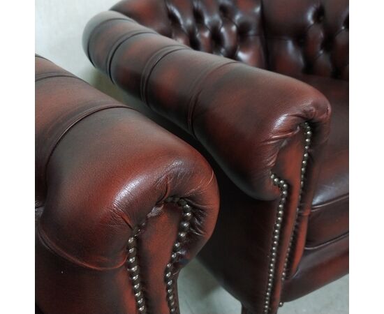 Coppia di poltrone inglese chesterfield vintage originale in pelle marrone 