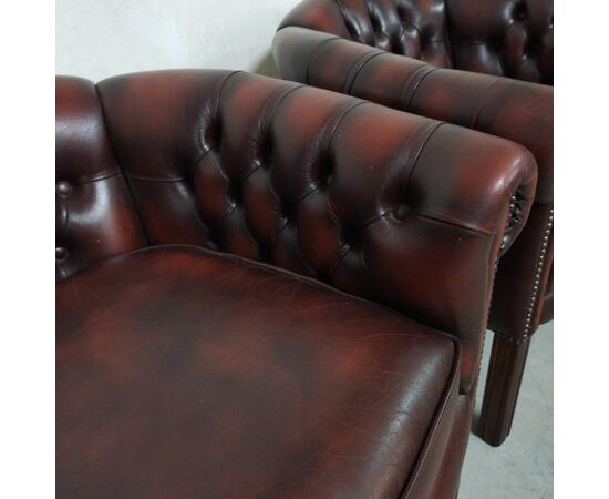 Coppia di poltrone inglese chesterfield vintage originale in pelle marrone 