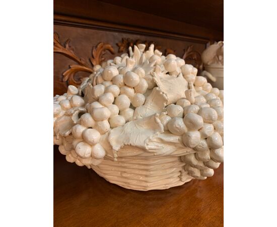 Grape basket in ceramic     