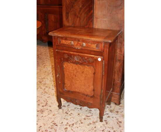 Piccola Credenza Provenzale in legno di noce e olmo ad 1 anta