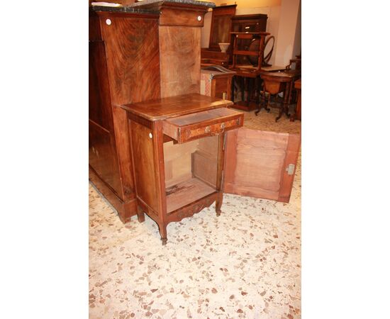 Piccola Credenza Provenzale in legno di noce e olmo ad 1 anta