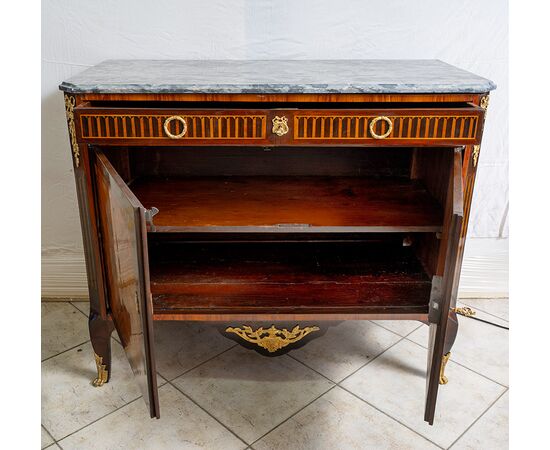 Credenza antica Napoleone III Francese in legni esotici pregiati con innesti di elementi in bronzo dorato. Periodo XIX secolo.