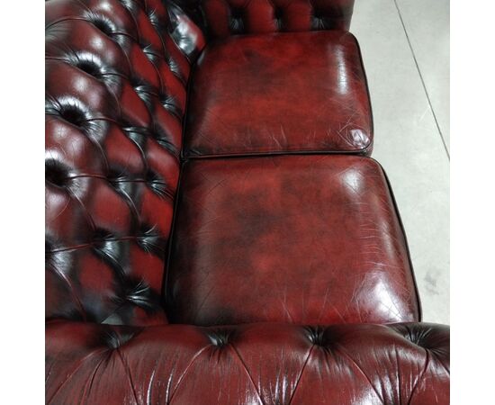 Divano Chesterfield 2 posti modello club inglese originale vintage in pelle rosso bordeaux 